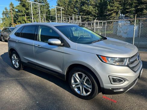 Used 2018 Ford Edge Titanium w/ Technology Package AWD/4WD image 3