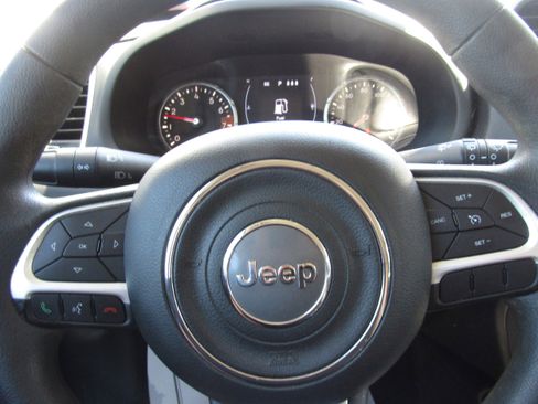 Used 2019 Jeep Renegade Sport image 16