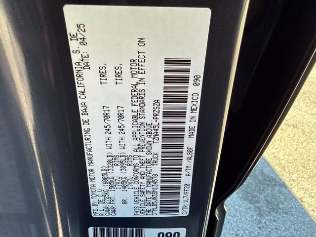 Used 2025 Toyota Tacoma SR5 AWD/4WD image 29