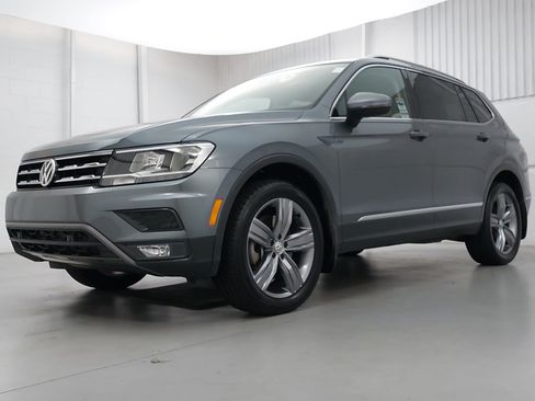 Used 2020 Volkswagen Tiguan SEL w/ 3rd Row Seat Package AWD/4WD image 1