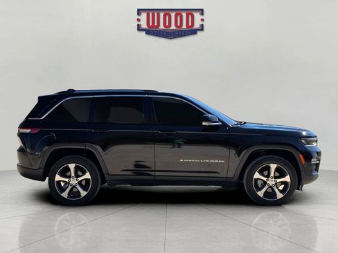 Used 2023 Jeep Grand Cherokee Limited w/ Luxury Tech Group II image 2