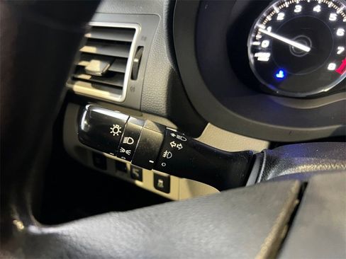 Used 2017 Subaru Forester 2.5i Premium image 37