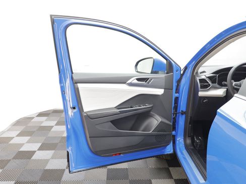 New 2026 Volkswagen Taos SEL image 5