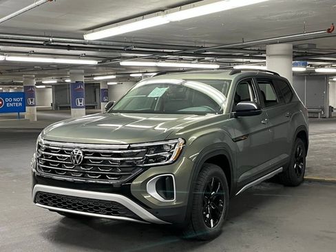 New 2026 Volkswagen Atlas Peak Edition AWD/4WD image 3