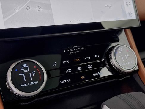 New 2025 Jaguar F-PACE R-Dynamic S image 17