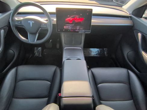 Used 2022 Tesla Model Y Long Range image 14