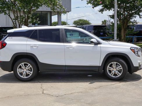 Used 2024 GMC Terrain SLE AWD/4WD image 23