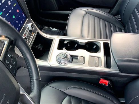 Used 2024 Ford Edge SEL image 13