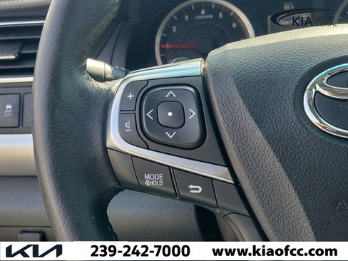 Used 2016 Toyota Camry SE w/ Moonroof Package FWD image 25