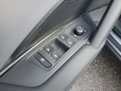 New 2026 Volkswagen Tiguan SE R-Line FWD image 15
