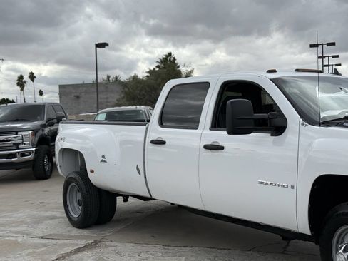 Used 2009 Chevrolet Silverado 3500 LT w/ Interior Plus Package image 4