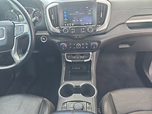 Used 2024 GMC Terrain SLT image 28