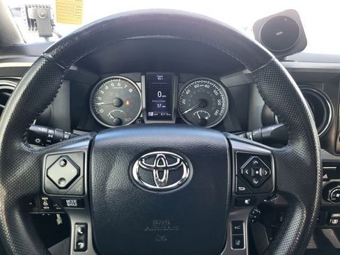 Used 2018 Toyota Tacoma TRD Off-Road image 21