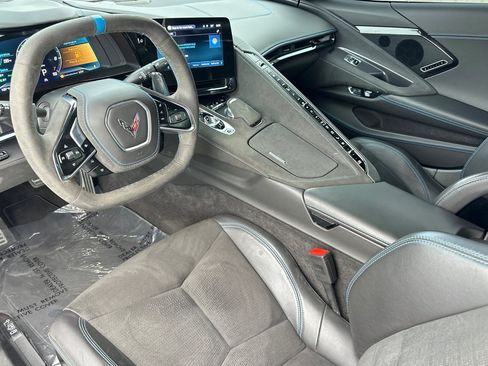 Used 2025 Chevrolet Corvette Stingray Premium Conv w/ Z51 Performance Package RWD image 4