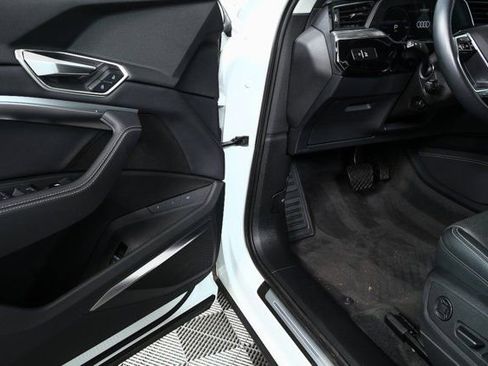 Used 2024 Audi Q8 e-tron Premium Plus image 8