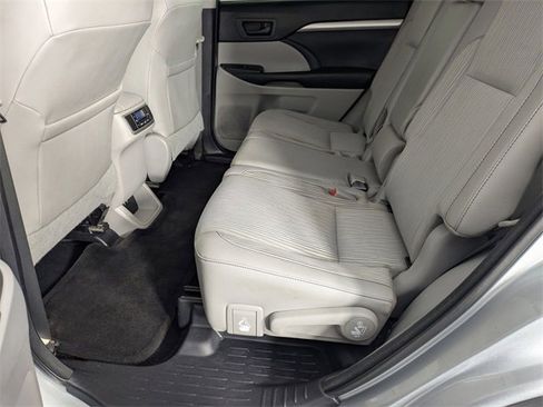 Used 2017 Toyota Highlander Plus image 25