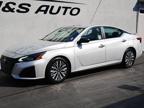 Used 2024 Nissan Altima 2.5 SV image 7