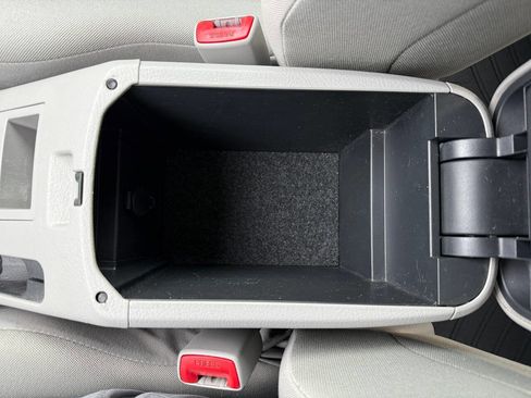 Used 2011 Toyota RAV4 4WD image 26