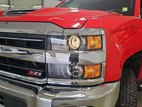 Used 2019 Chevrolet Silverado 2500 LTZ w/ Duramax Plus Package AWD/4WD image 36