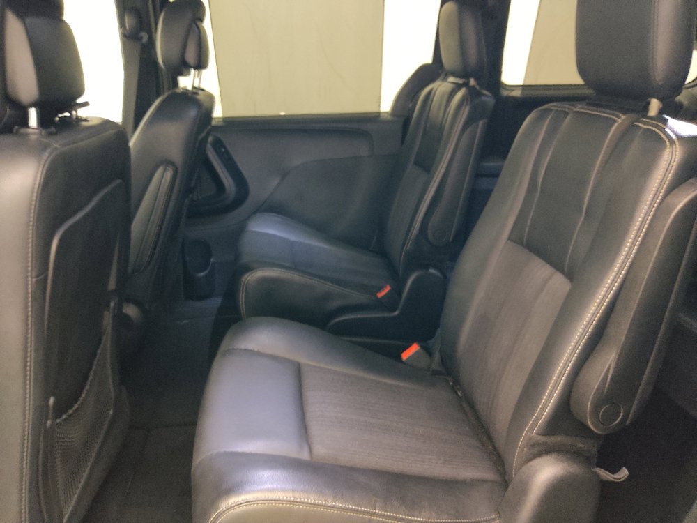 Used 2014 Chrysler Town & Country S FWD image 18