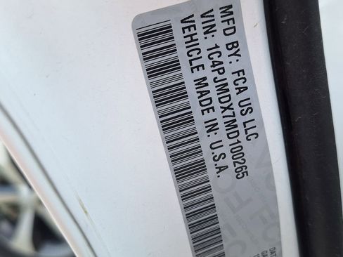 Used 2021 Jeep Cherokee Limited image 31