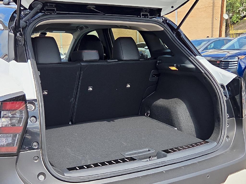Used 2026 Nissan Kicks SR w/ SR Premium Package FWD image 10