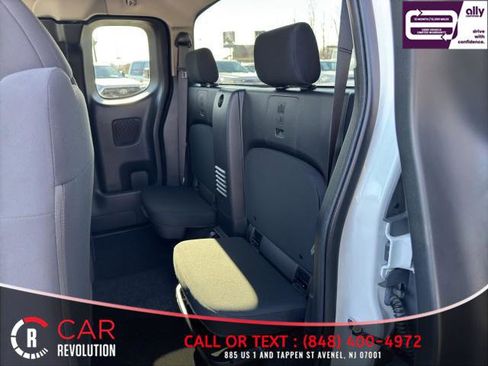 Used 2022 Nissan Frontier S RWD image 11