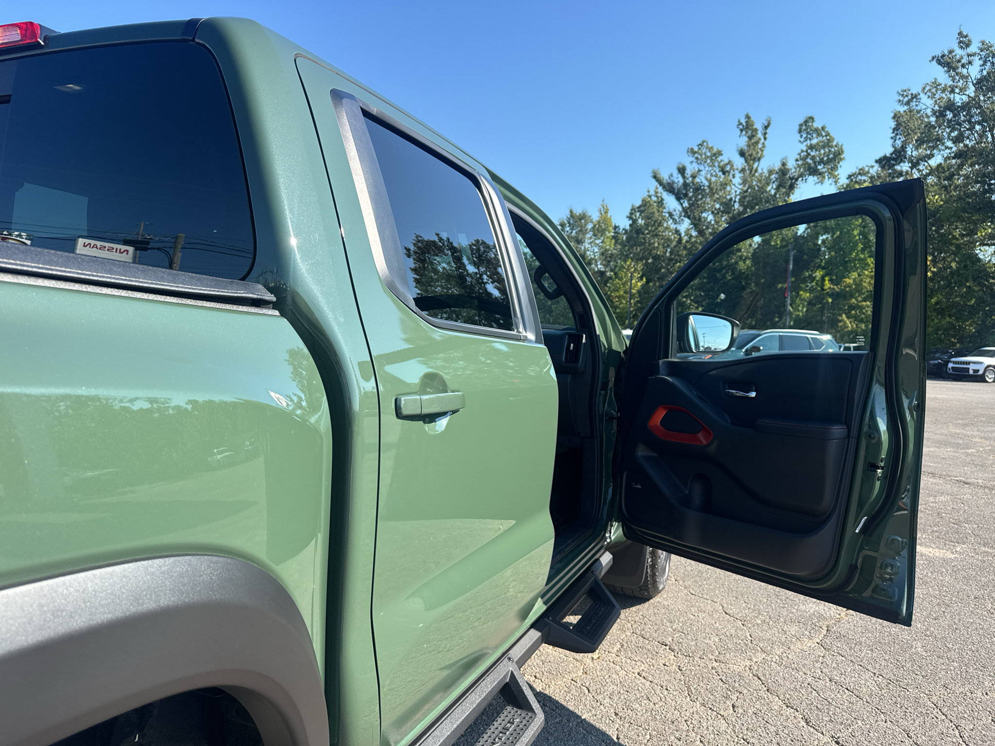 Used 2025 Nissan Frontier PRO-4X w/ Pro Convenience Package AWD/4WD image 19