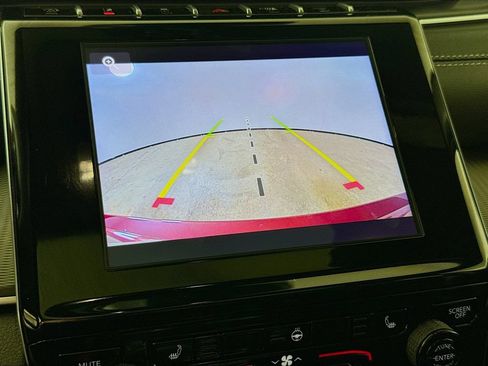 Certified 2025 Jeep Grand Cherokee Altitude AWD/4WD image 18