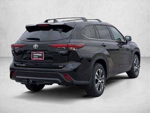 New 2026 Toyota Highlander XLE AWD/4WD image 2