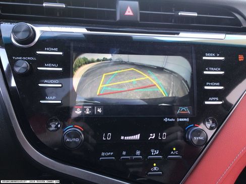Used 2019 Toyota Camry XSE FWD image 9