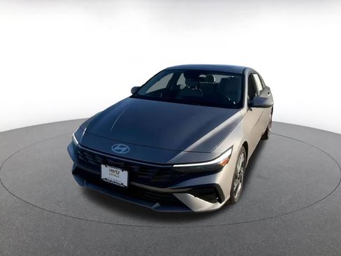 Used 2025 Hyundai Elantra Limited image 7