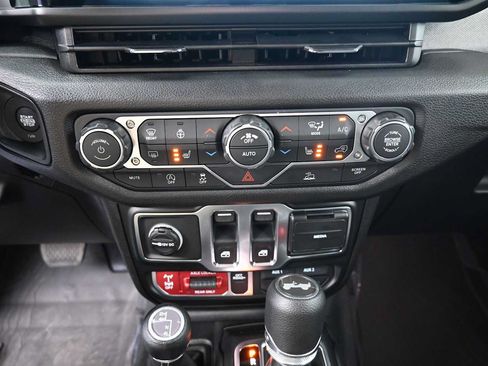 Used 2026 Jeep Wrangler Sport AWD/4WD image 9