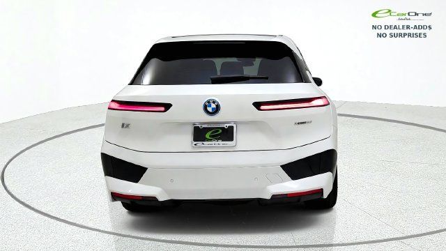 Used 2024 BMW iX xDrive50 w/ Premium Package AWD/4WD image 7