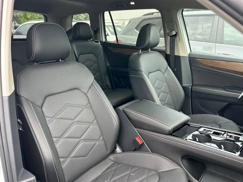 Certified 2026 Volkswagen Atlas SE w/ Panoramic Sunroof Package FWD image 43