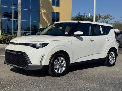 Certified 2025 Kia Soul LX w/ LX Technology Package