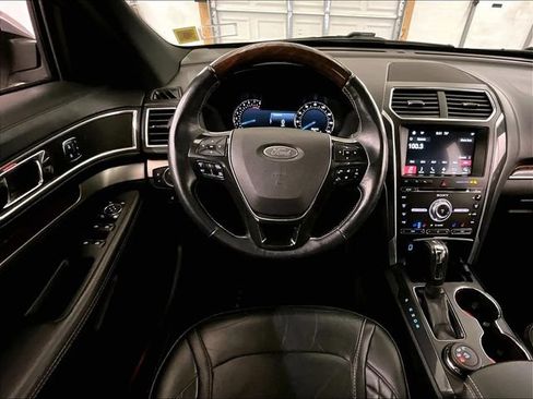 Used 2017 Ford Explorer Platinum AWD/4WD image 5
