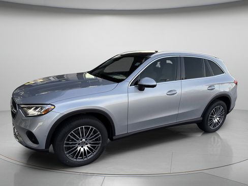 Certified 2026 Mercedes-Benz GLC 300 image 2