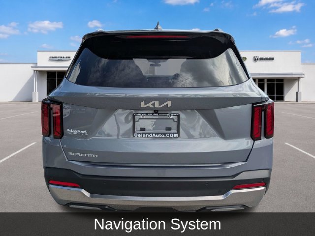 Used 2025 Kia Sorento EX w/ Panoramic Sunroof Package FWD image 5