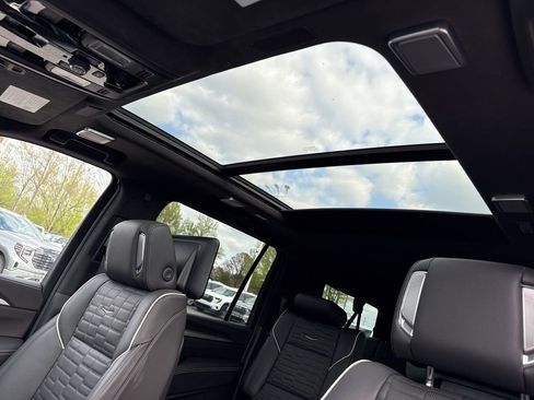 Used 2025 Cadillac Escalade ESV Sport Platinum w/ LPO, Floor Liner Package AWD/4WD image 11