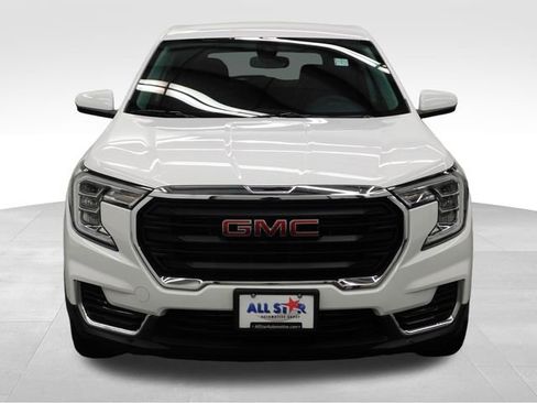 Used 2024 GMC Terrain SLE image 3