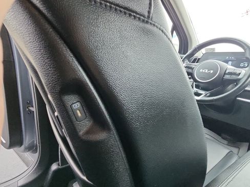 Used 2023 Kia Sportage EX image 16