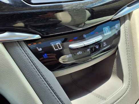 Used 2023 Cadillac XT6 Premium Luxury w/ Technology Package FWD image 13