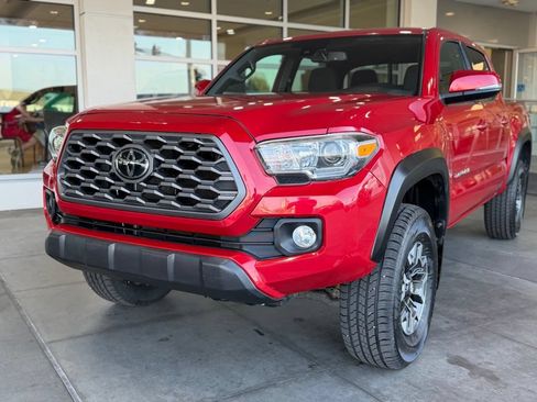 Certified 2021 Toyota Tacoma TRD Off-Road w/ Technology Package AWD/4WD image 3