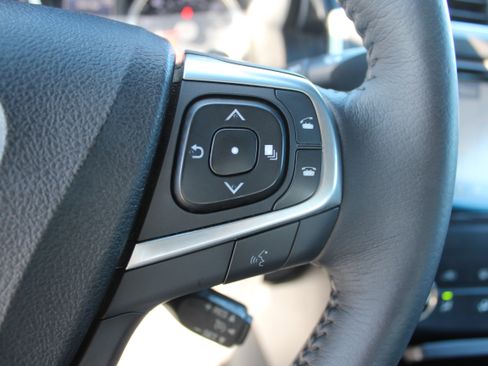 Used 2017 Toyota Camry SE w/ Moonroof Package image 25