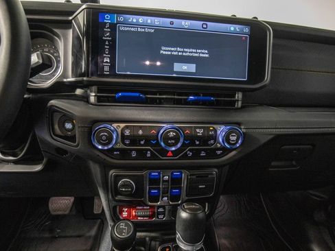 Used 2024 Jeep Gladiator Rubicon w/ Technology Group AWD/4WD image 28