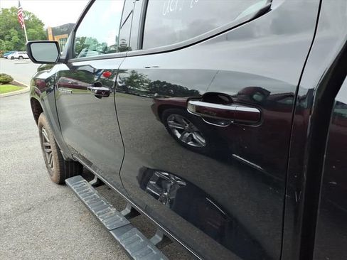 Used 2024 Chevrolet Colorado LT w/ LT Convenience Package AWD/4WD image 9