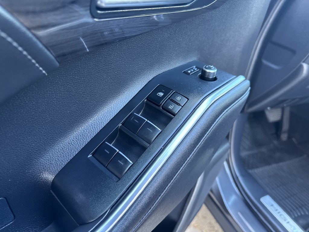 Used 2024 Toyota Highlander Limited AWD/4WD image 11