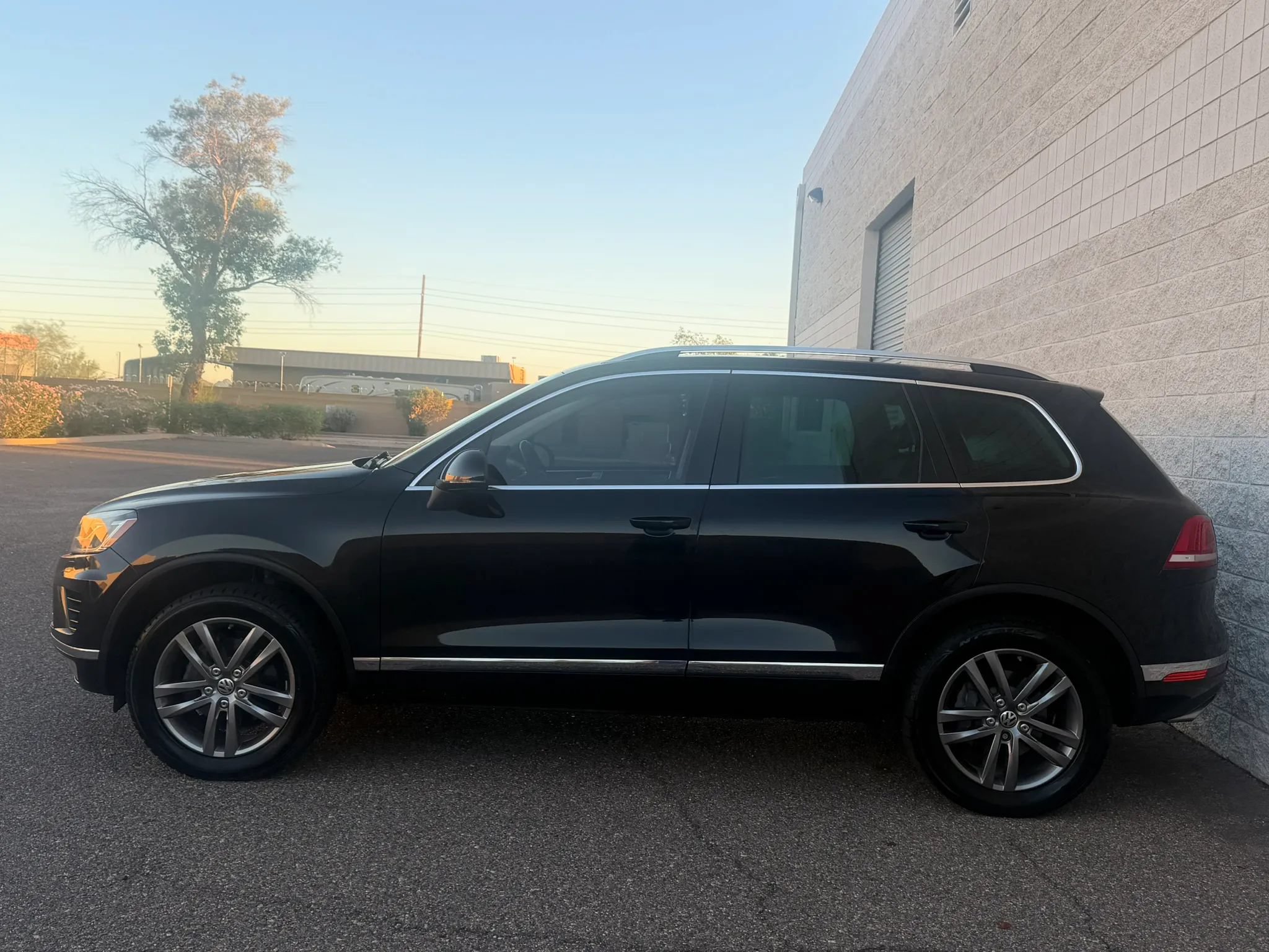 Used 2016 Volkswagen Touareg Sport AWD/4WD image 5