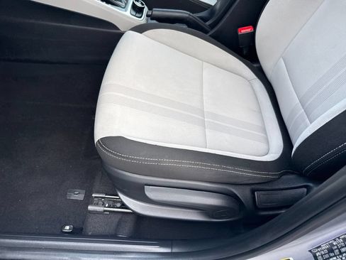 Certified 2023 Hyundai Venue SEL FWD image 11